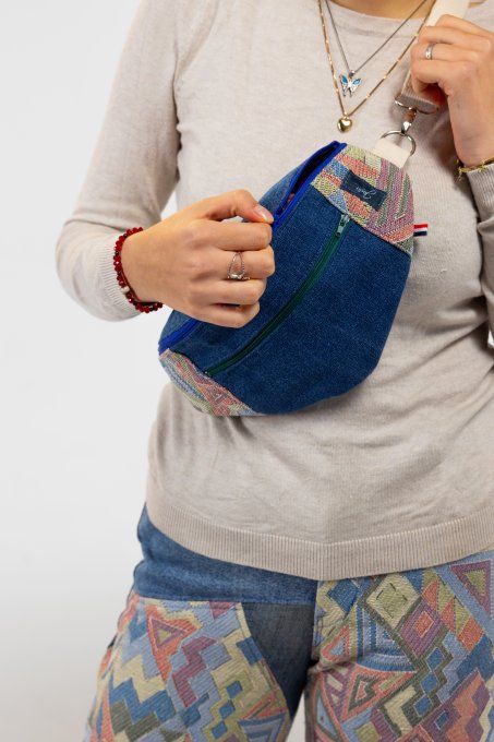 Sac banane géométrique et jean