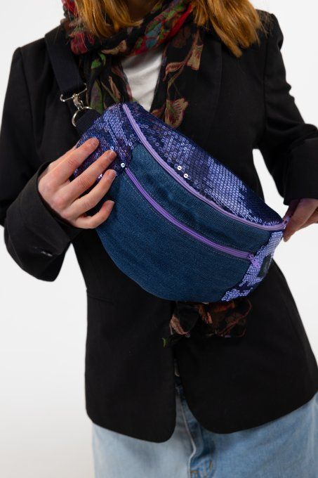 Sac banane sequin violet  et jean 