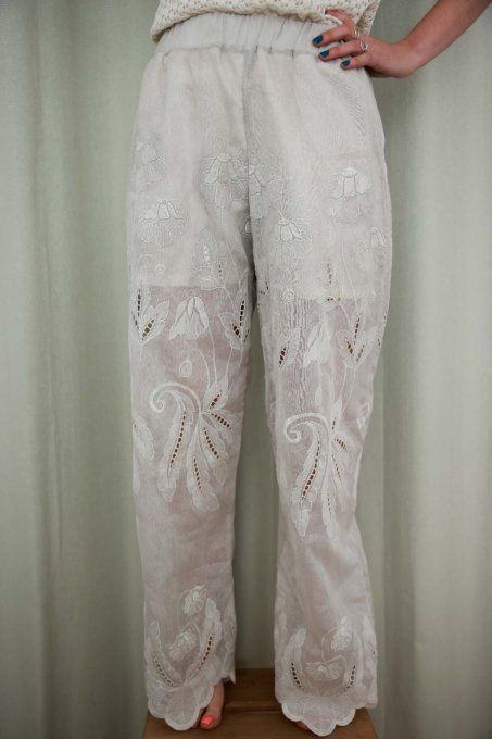 pantalon dentelle blanc grisé feuille