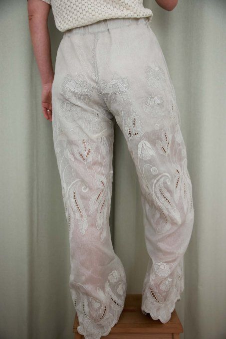 pantalon dentelle blanc grisé feuille