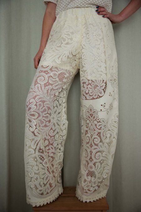 pantalon dentelle jaune clair