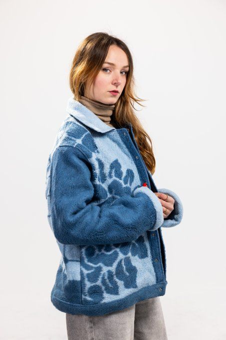 veste couverture bleue