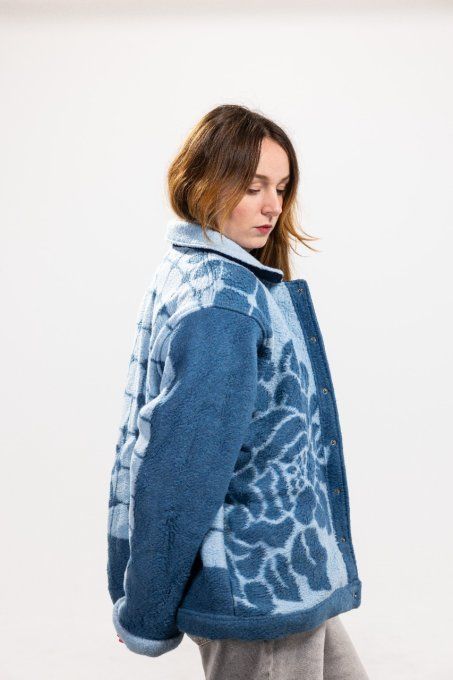 veste couverture bleue