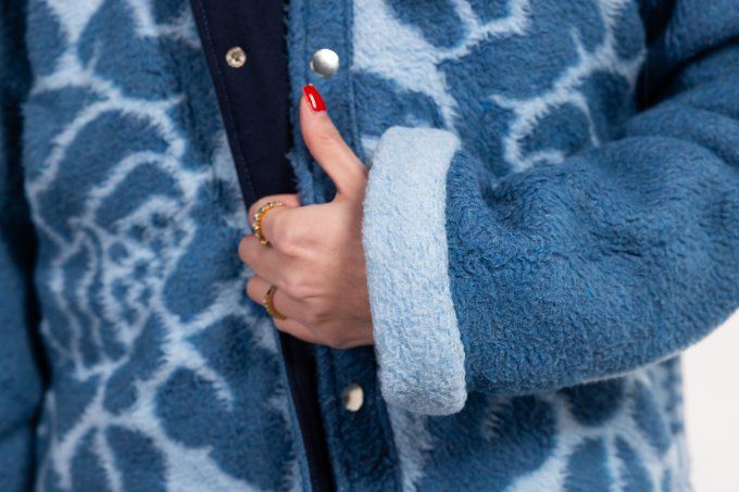 veste couverture bleue