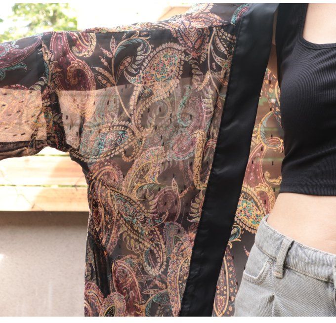 kimono noir à motifs