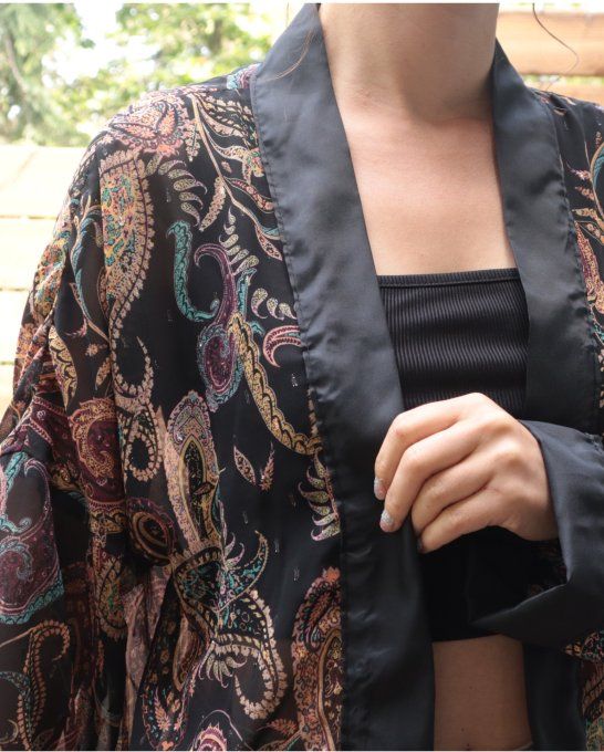 kimono noir à motifs
