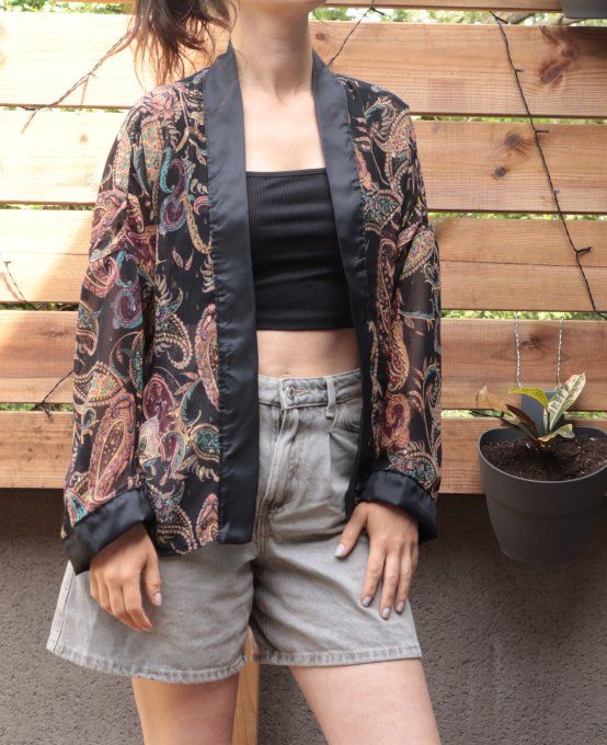 kimono noir à motifs