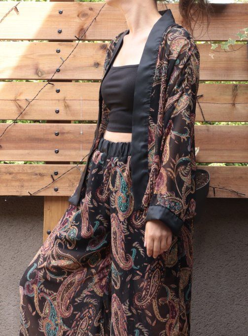 kimono noir à motifs
