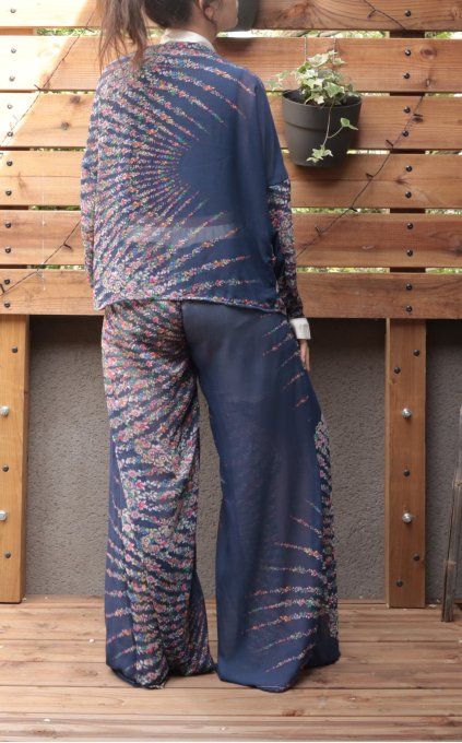 kimono bleu à petites fleurs