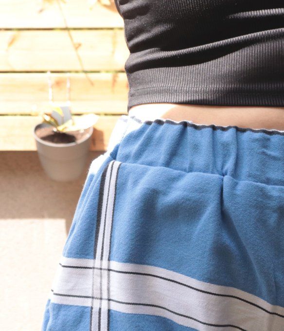 short bleu et blanc