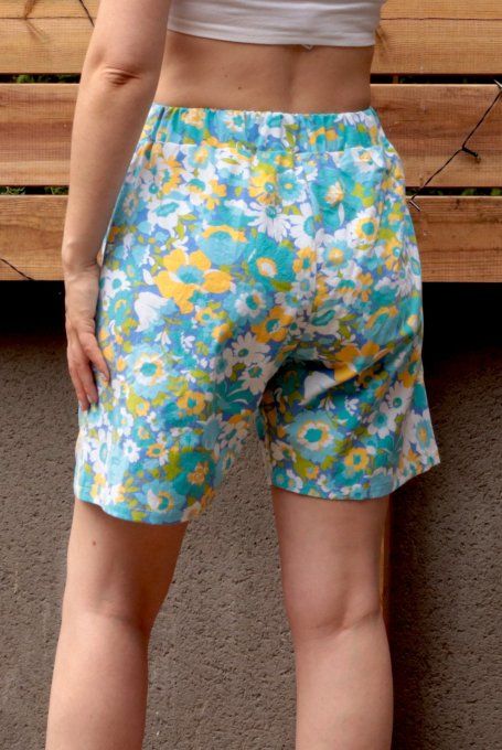 short bleu fleuri