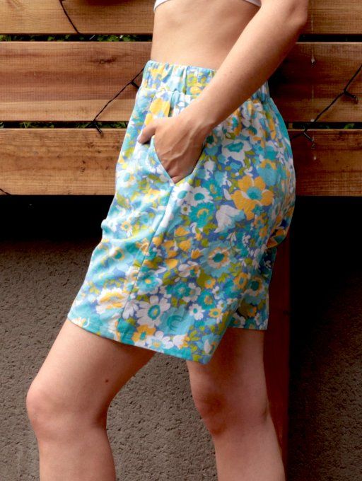 short bleu fleuri