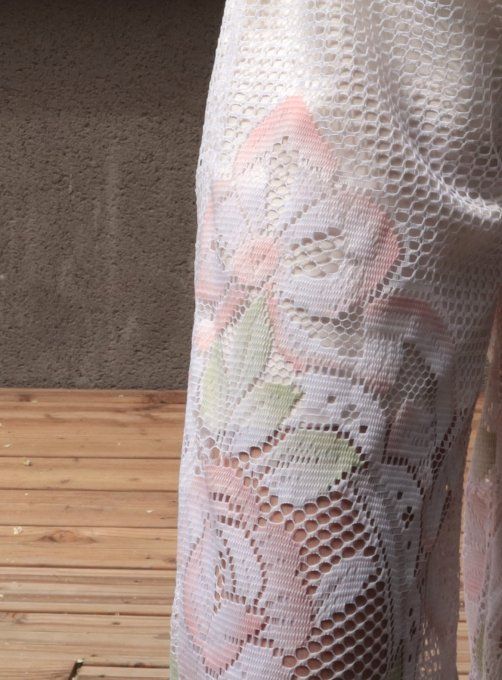 pantalon dentelle blanc avec rose 