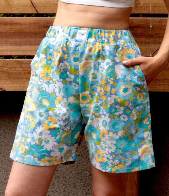 short bleu fleuri