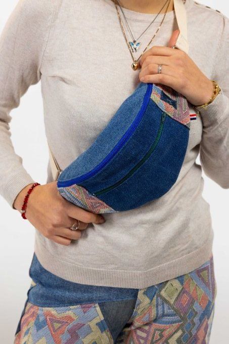 Sac banane géométrique et jean